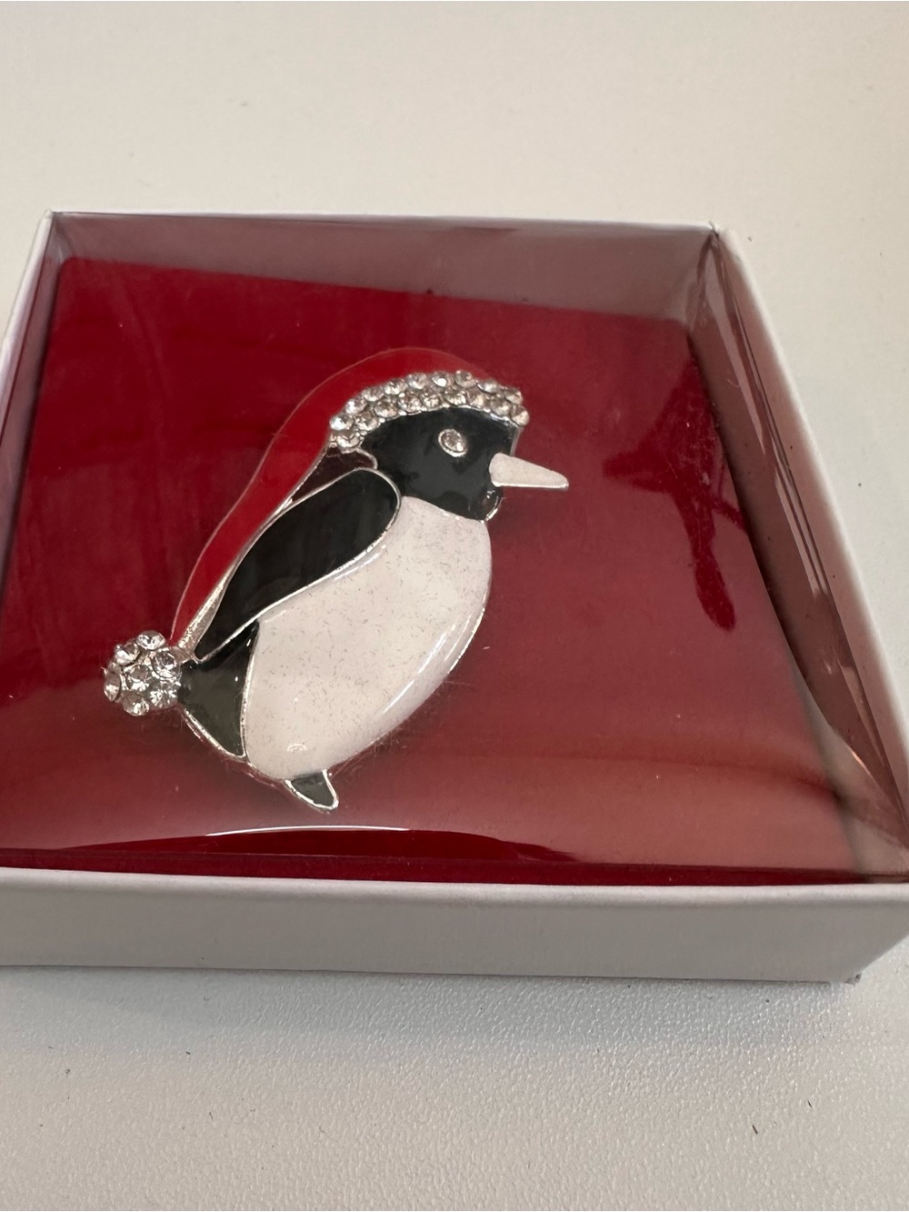 Crystal-Accent Penguin 🐧 Brooch in Black, White & Red Christmas 🎅🏼 Holidays